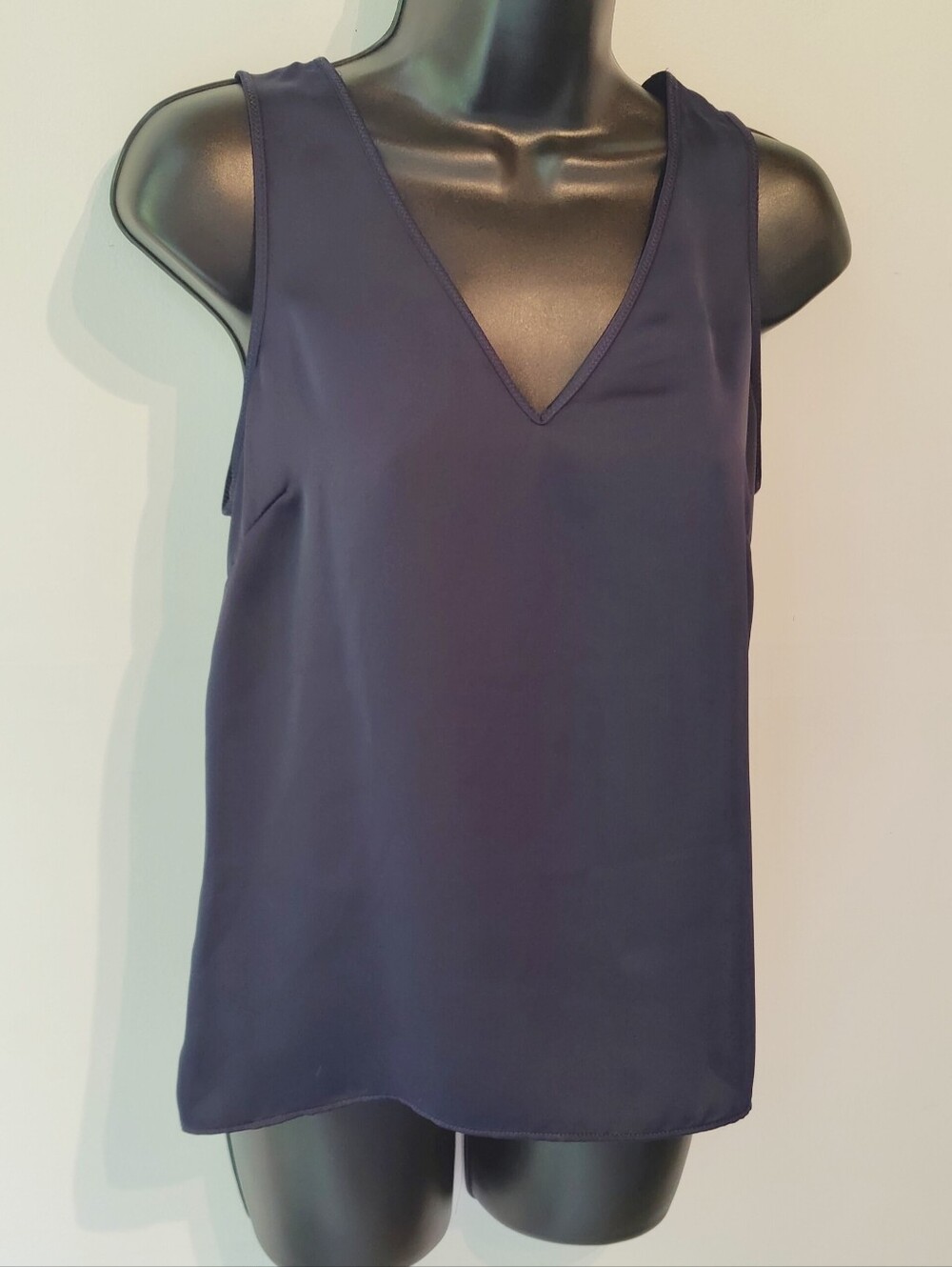 Club Monaco Navy V-Neck Sleeveless Top - Women's XS